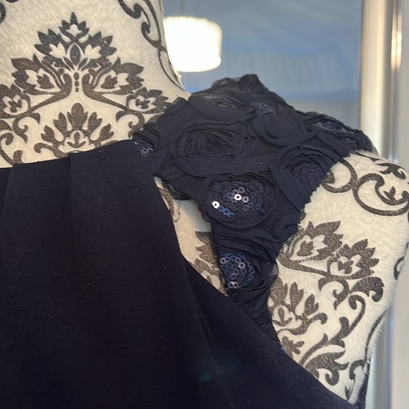 Blue jumpsuit can be worn at office with a blazer or an evening out. - Picture 3 of 5